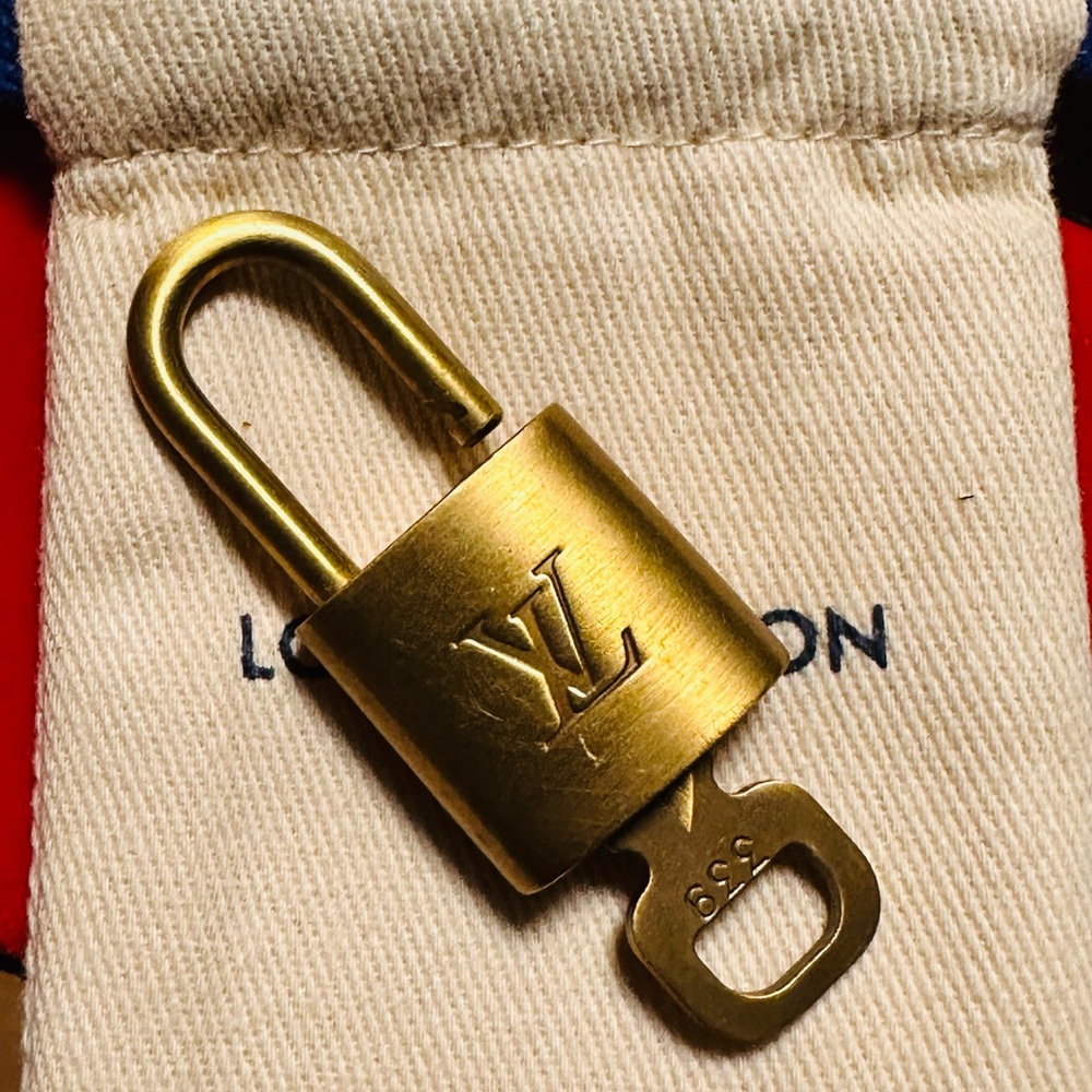 Louis Vuitton 1 padlock and 1 key with dust bag #339 - Picture 6 of 7